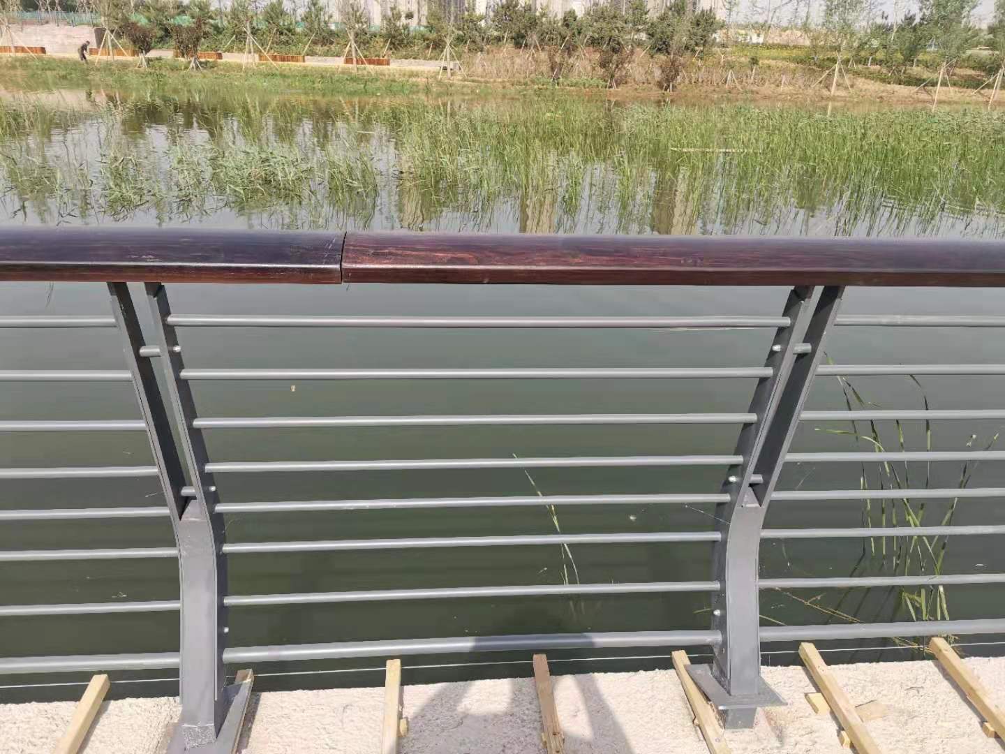 西安市桥梁防撞护栏铝合金护栏 - 厂家